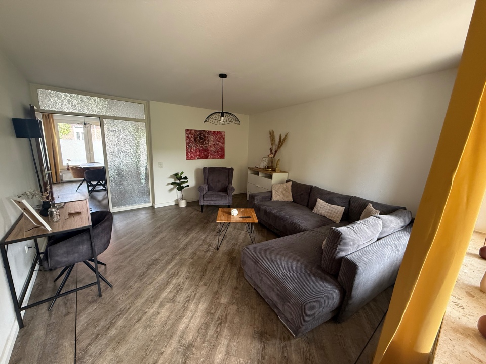 Wohnzimmer mit gemütlicher Einrichtung